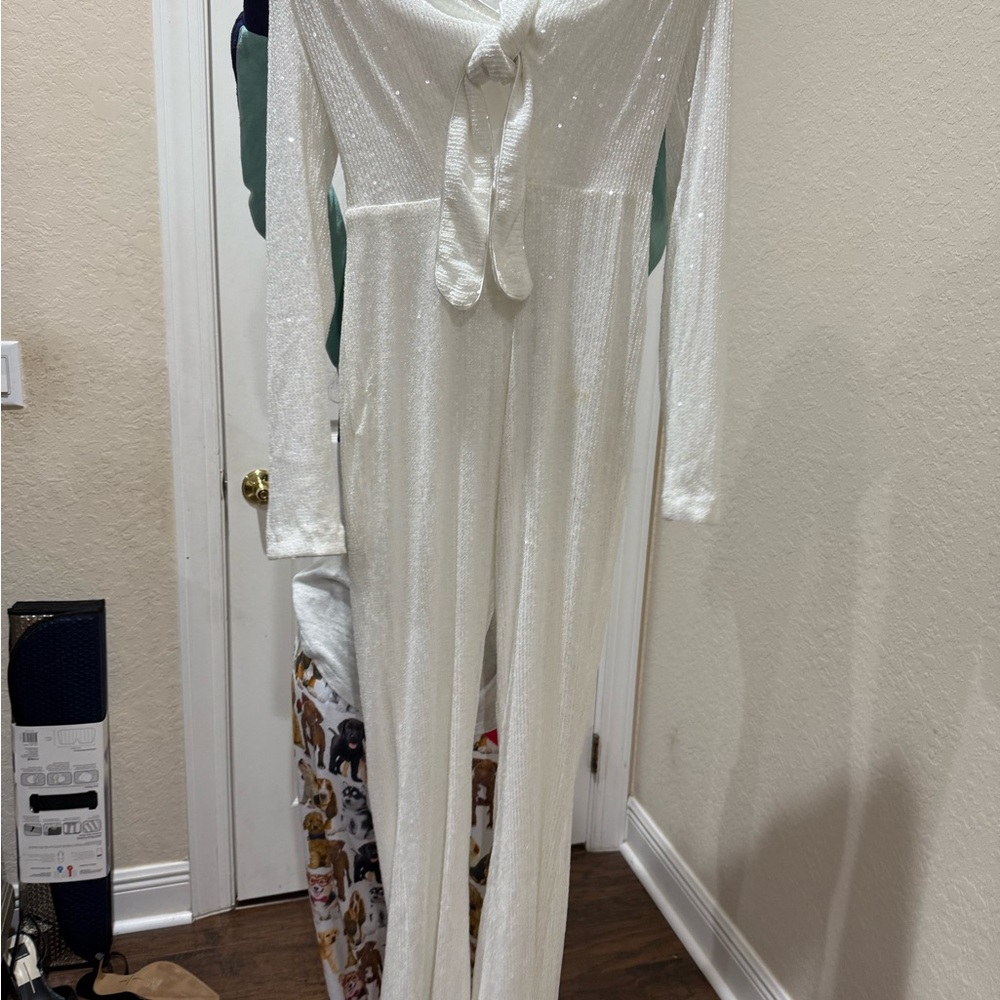 Lulu's White V-Neck Jumpsuit with Flared Legs size S sequent - Picture 5 of 10